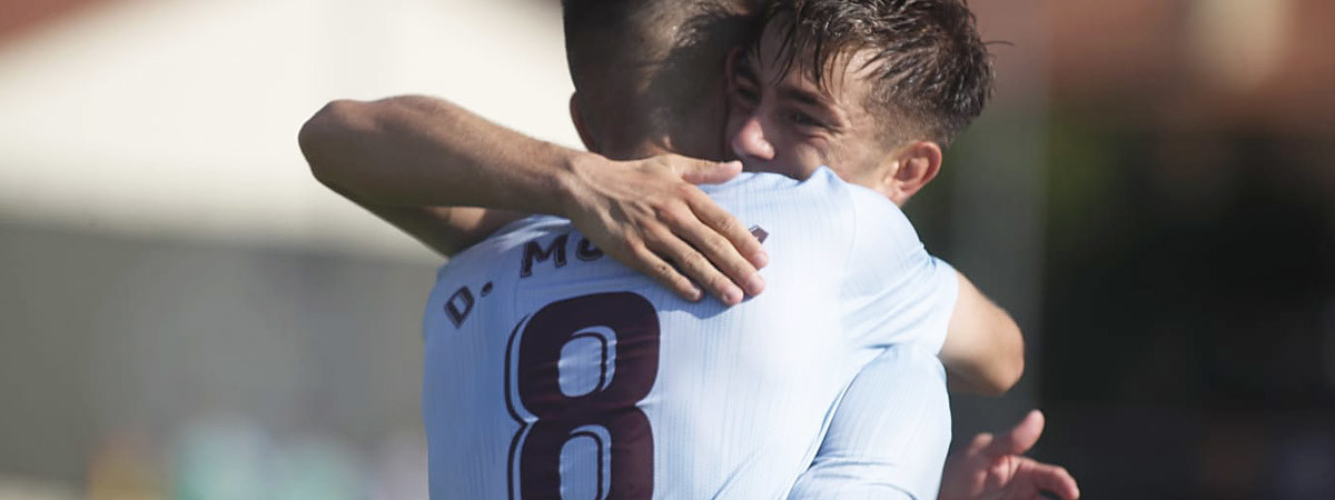 iker-losada-abrazo-celta-b-melilla-barreiro-2019-2020.jpg