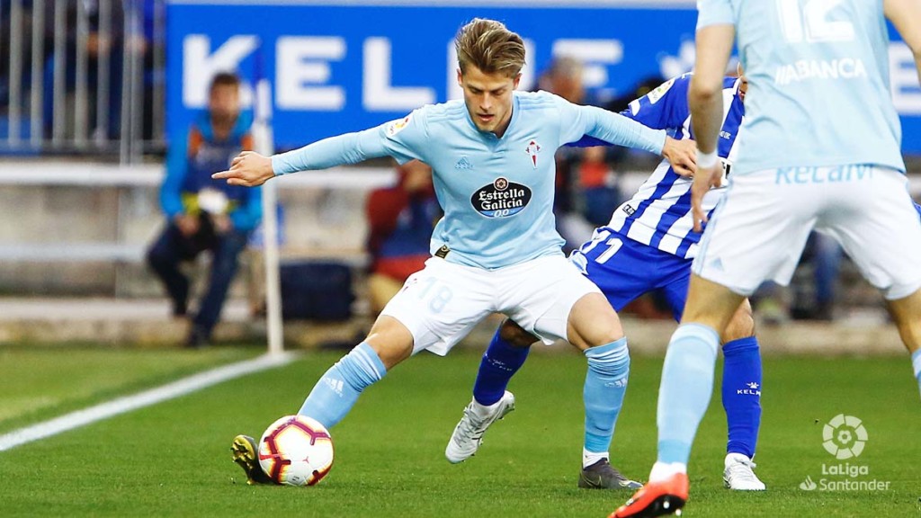 mathias-jensen-alaves-celta-mendizorroza-liga-2018-2019.jpg