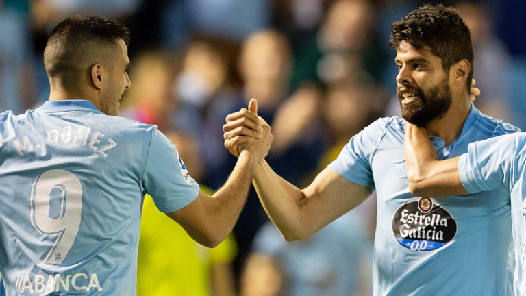 maxi-gomez-nestor-araujo-celta-saludo-2018-2019.jpg
