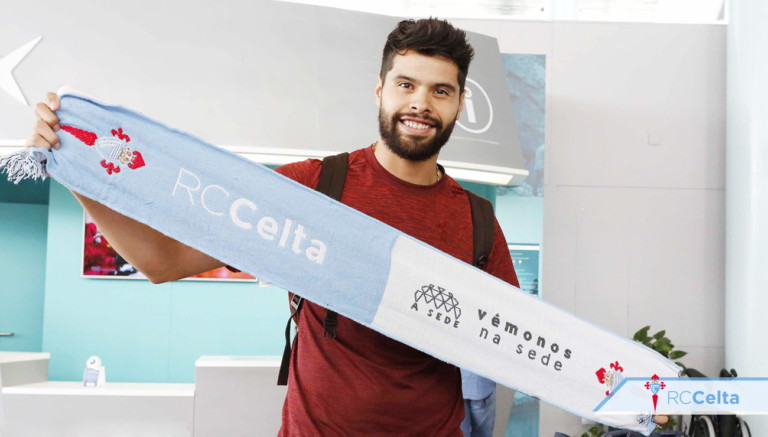 nestor-araujo-llegada-peinador-celta-vigo.jpg