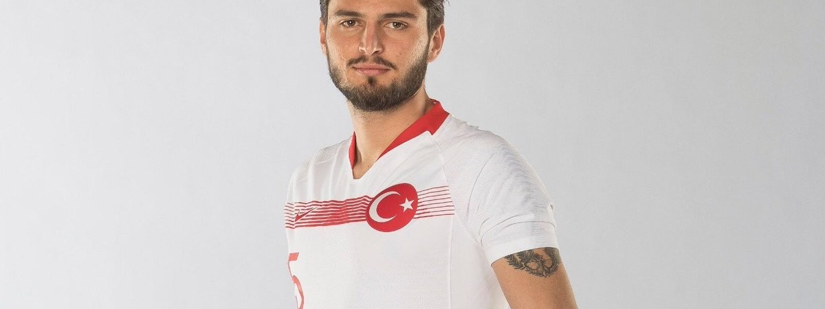 okay-yokuslu-camiseta-seleccion-turquia-celta.jpg