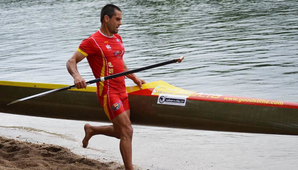 ramon-ferro-palista-kayak-tudense-homenaje-balaidos-celta-vigo.jpg